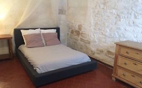 A l'abri des remparts